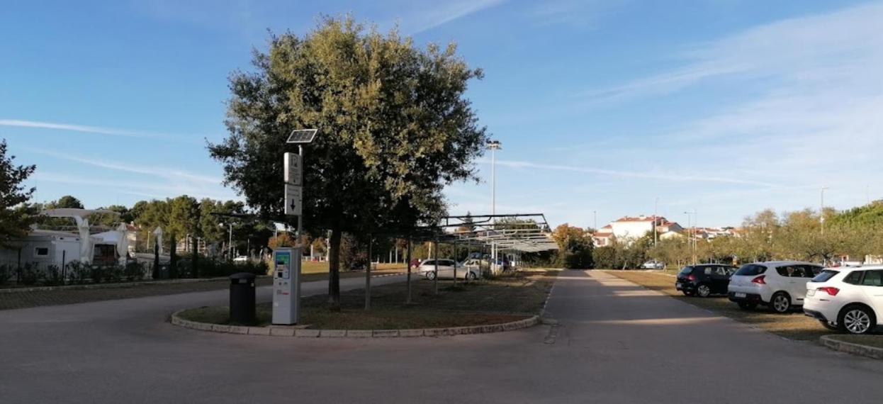 City Center Coastal Escape - Apartments With Sea View Or Cozy Room Novigrad  Exterior photo