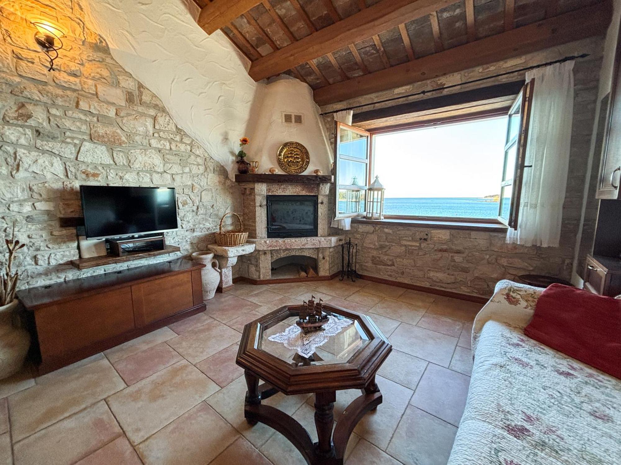 City Center Coastal Escape - Apartments With Sea View Or Cozy Room Novigrad  Exterior photo