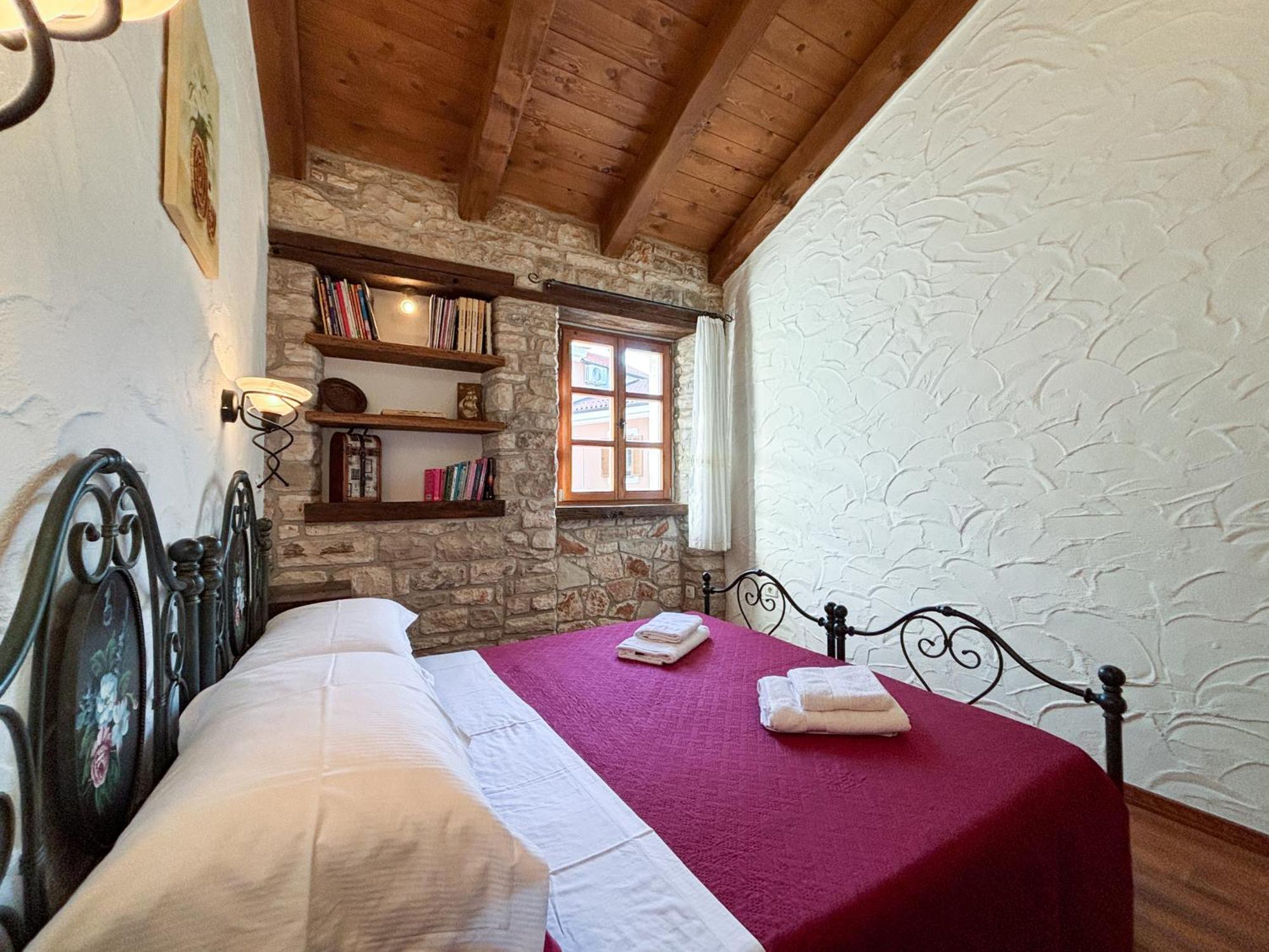 City Center Coastal Escape - Apartments With Sea View Or Cozy Room Novigrad  Exterior photo