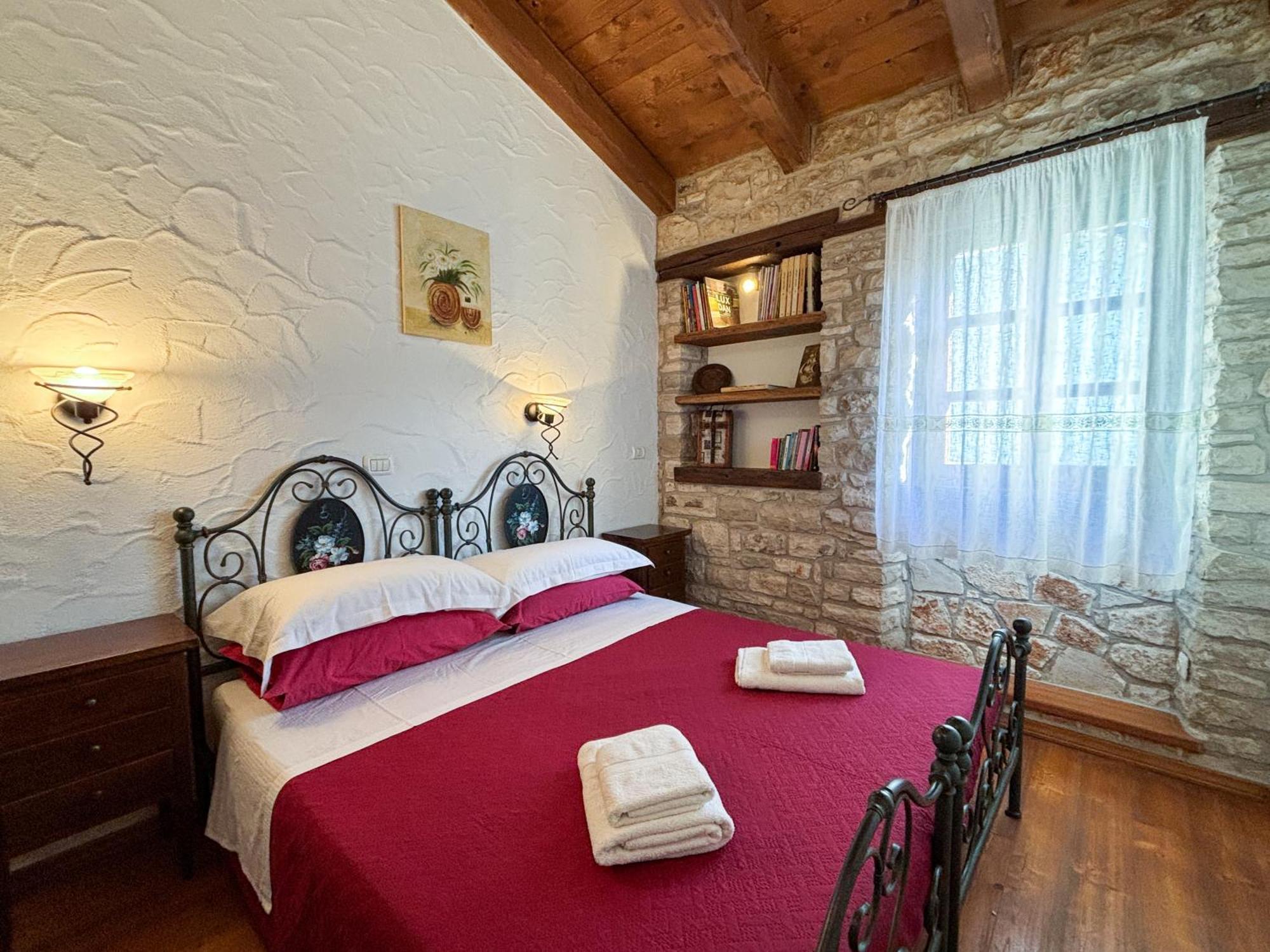 City Center Coastal Escape - Apartments With Sea View Or Cozy Room Novigrad  Exterior photo