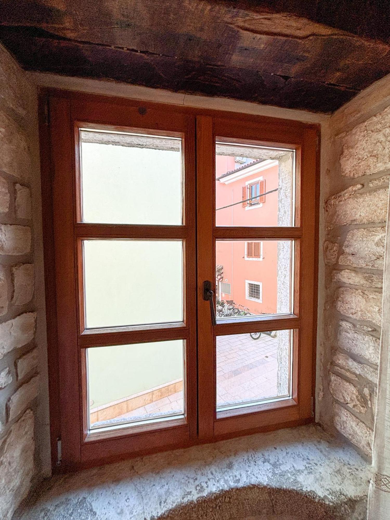 City Center Coastal Escape - Apartments With Sea View Or Cozy Room Novigrad  Exterior photo
